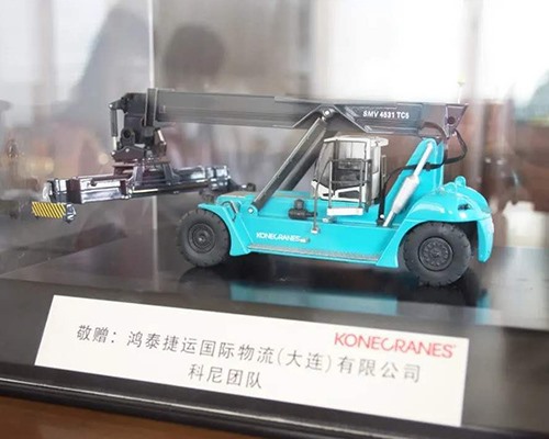 科尼正面吊成功交付至鸿泰捷运国际物流（大连）有限公司