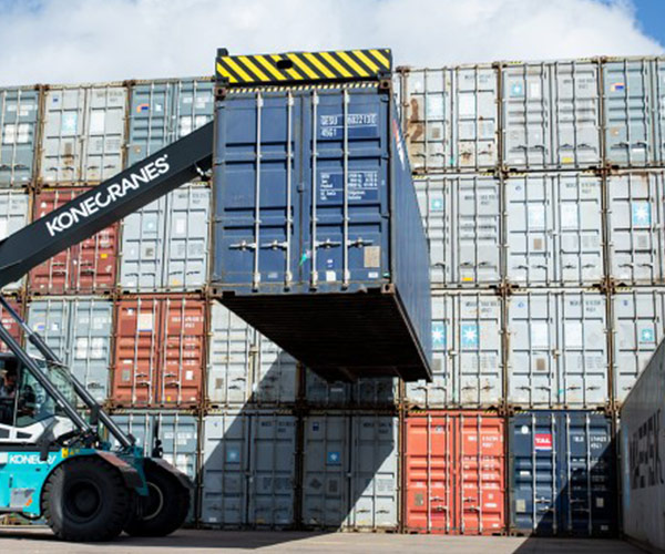 用于集装箱搬运的正面吊